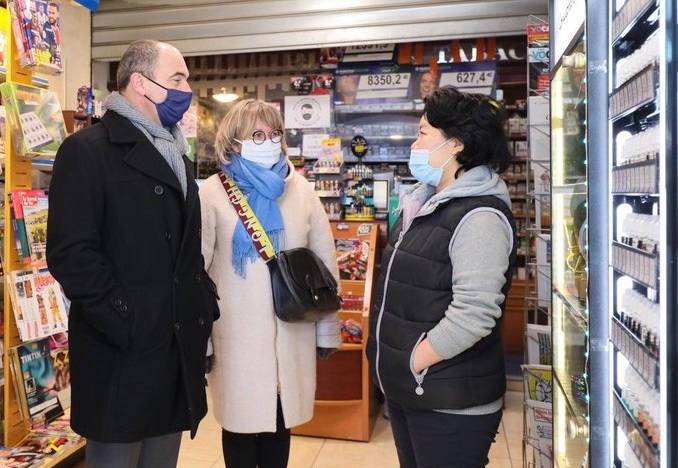 Fanny Xu, buraliste à Ouistreham, Philippe Coy et Sophie Lejeune